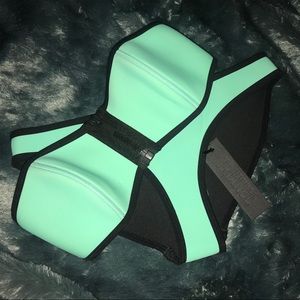 Triangl turquoise mint bikini.